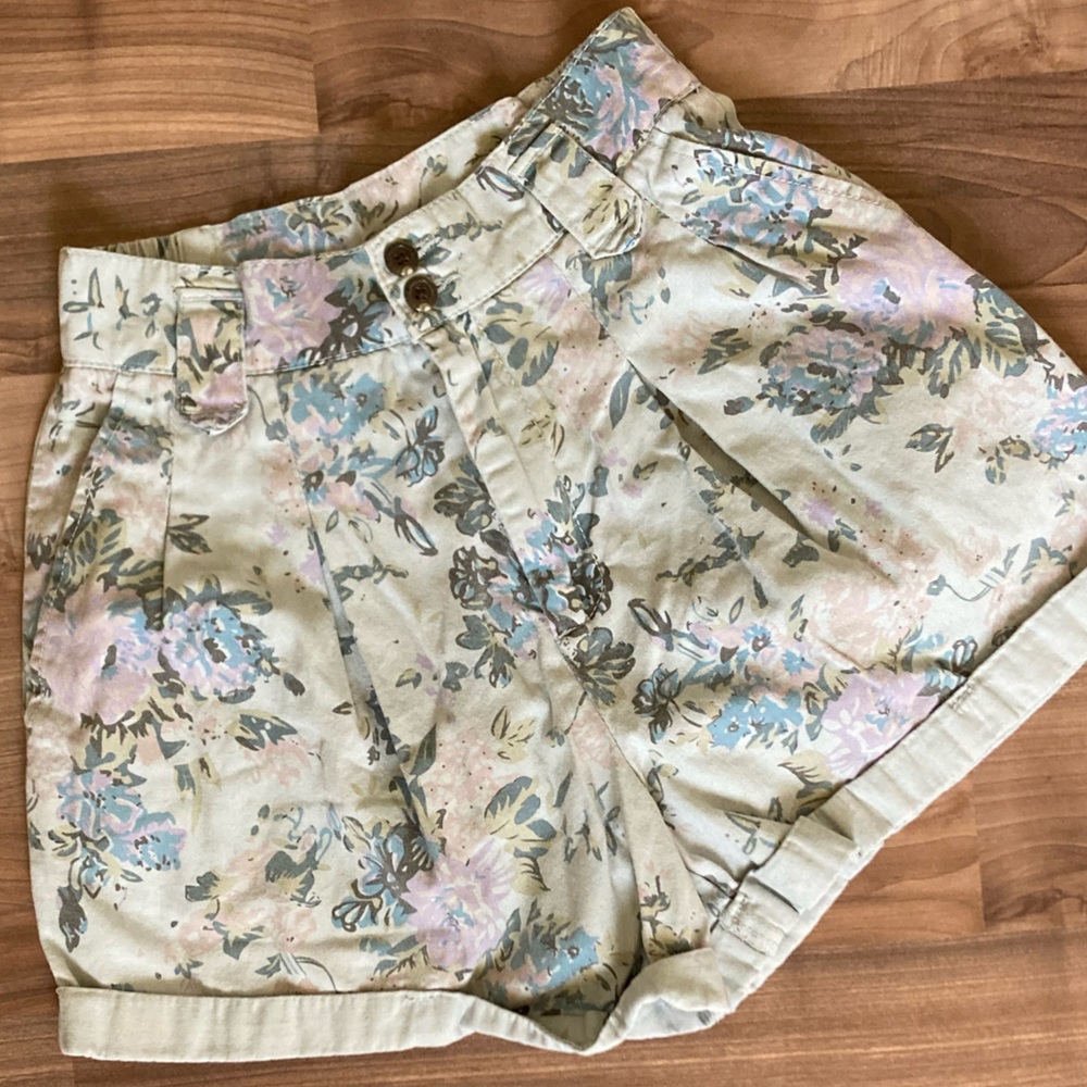 BDG High-waist Pleated Floral Shorts